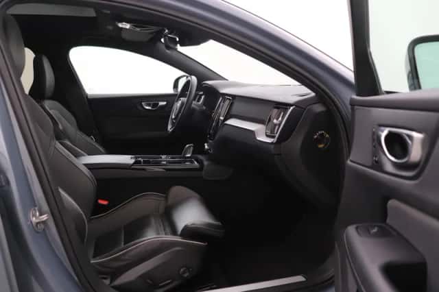 Volvo V60 (2022) thumbnail 5