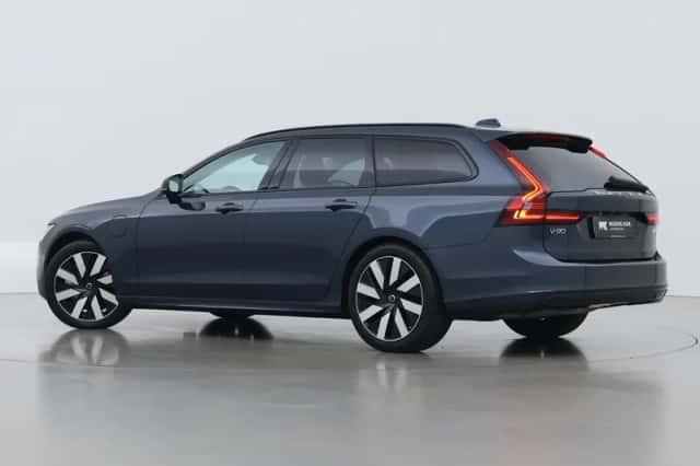 Volvo V90 (2025) thumbnail 2