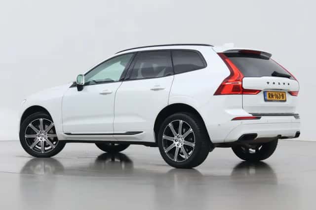 Volvo XC60 (2018) thumbnail 2