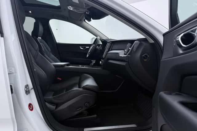 Volvo XC60 (2018) thumbnail 5