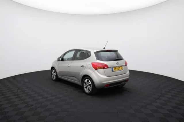 Kia Venga (2016) thumbnail 3