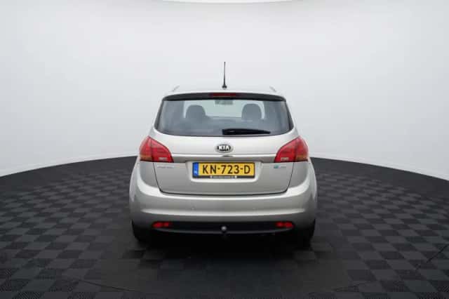 Kia Venga (2016) thumbnail 4