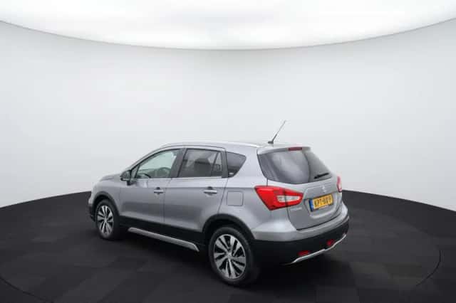 Suzuki S-Cross (2022) thumbnail 4