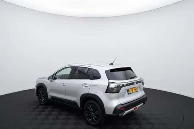 Suzuki S-Cross (2025) thumbnail 4