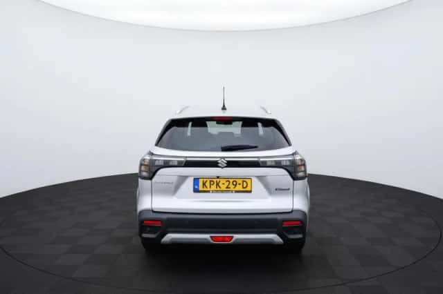 Suzuki S-Cross (2025) thumbnail 5