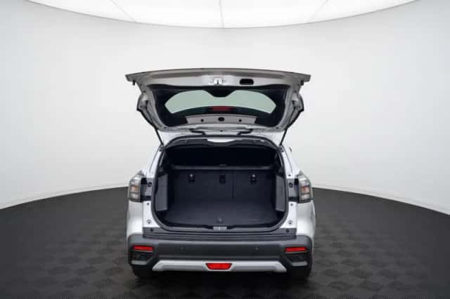 Suzuki S-Cross (2025) thumbnail 6