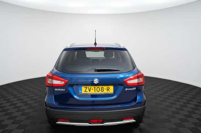 Suzuki S-Cross (2018) thumbnail 4