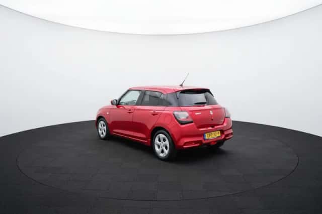 Suzuki Swift (2025) thumbnail 4