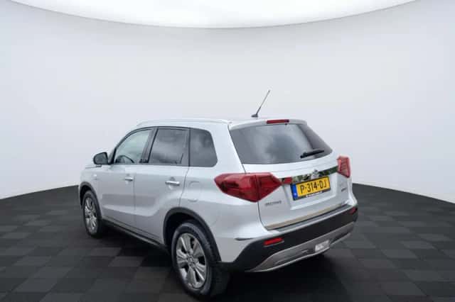 Suzuki Vitara (2021) thumbnail 4