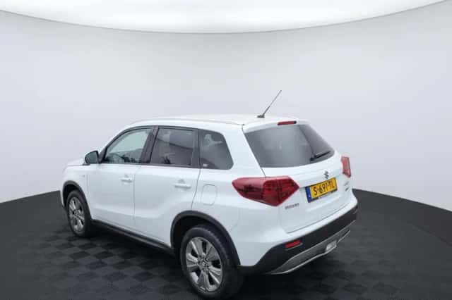 Suzuki Vitara (2022) thumbnail 4