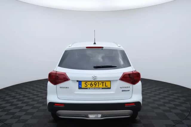 Suzuki Vitara (2022) thumbnail 5