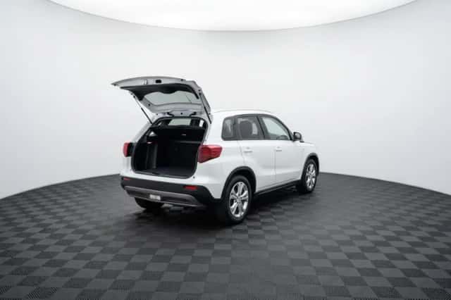 Suzuki Vitara (2022) thumbnail 6