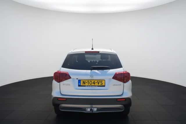 Suzuki Vitara (2019) thumbnail 5