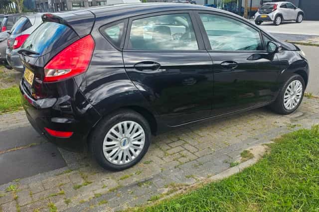 Ford Fiesta (2009) thumbnail 5