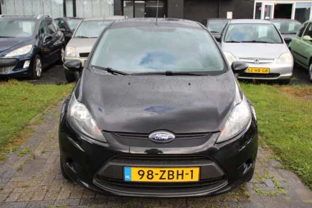 Ford Fiesta (2012) thumbnail 2