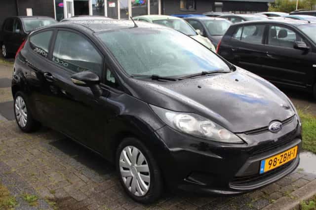 Ford Fiesta (2012) thumbnail 3