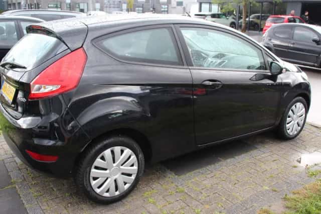 Ford Fiesta (2012) thumbnail 4