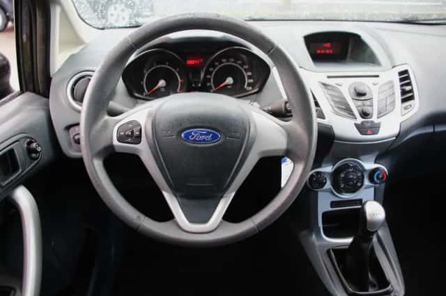 Ford Fiesta (2012) thumbnail 6