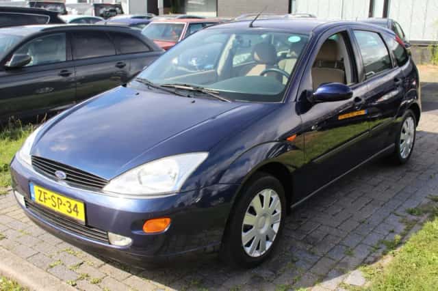 Ford Focus (1999) thumbnail 1