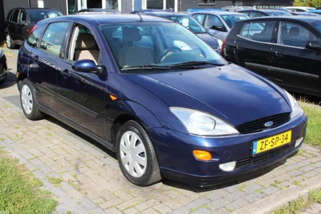 Ford Focus (1999) thumbnail 3