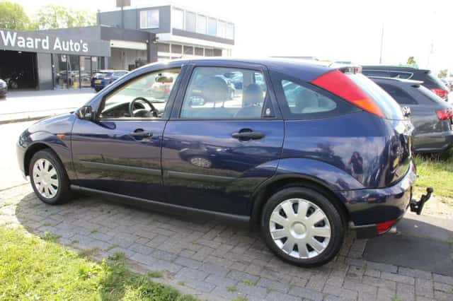 Ford Focus (1999) thumbnail 6