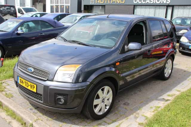 Ford Fusion (2006) thumbnail 2