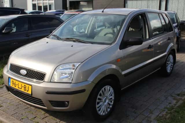 Ford Fusion (2003) thumbnail 1
