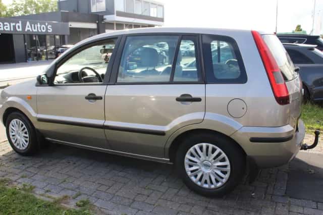 Ford Fusion (2003) thumbnail 6