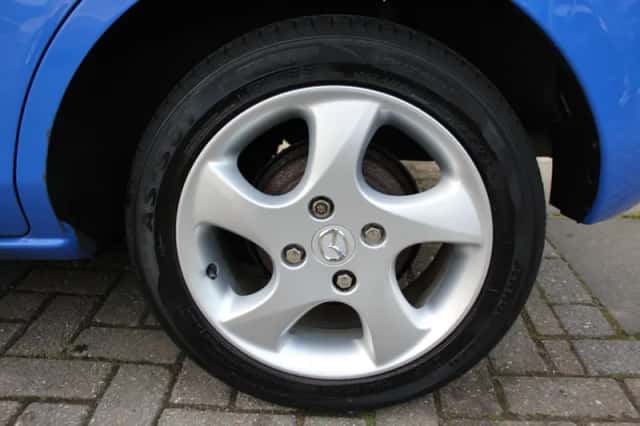 Mazda 2 (2004) thumbnail 6