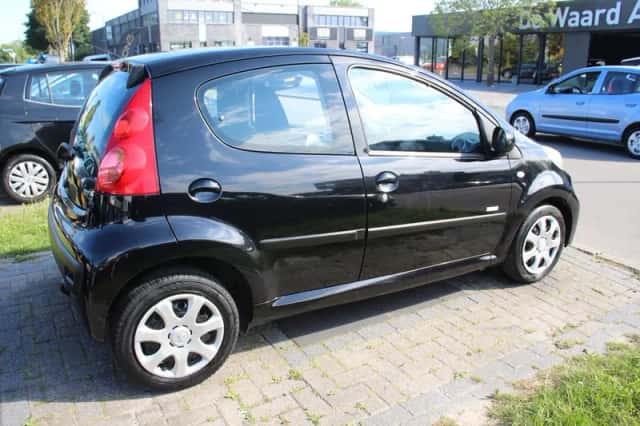 Peugeot 107 (2011) thumbnail 4