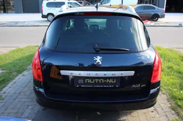 Peugeot 308 (2010) thumbnail 4