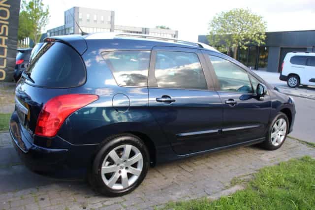 Peugeot 308 (2010) thumbnail 5