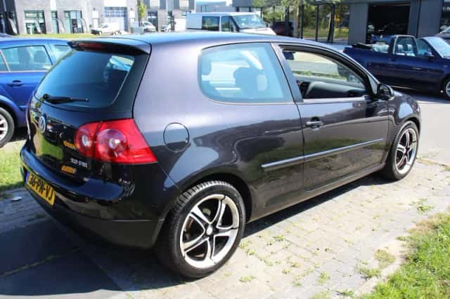 Volkswagen Golf (2004) thumbnail 4