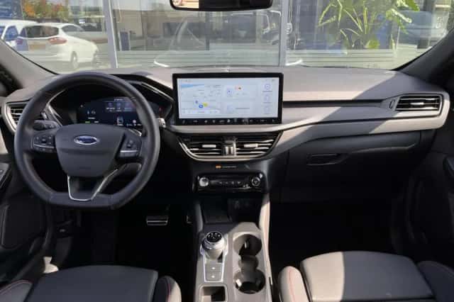 Ford Kuga (2025) thumbnail 3