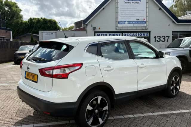 Nissan Qashqai (2016) thumbnail 3