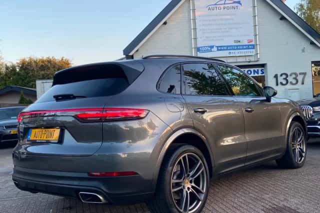 Porsche Cayenne (2019) thumbnail 4
