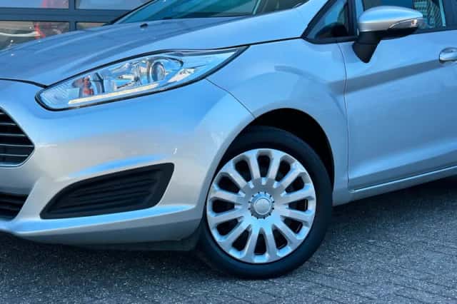 Ford Fiesta (2016) thumbnail 2