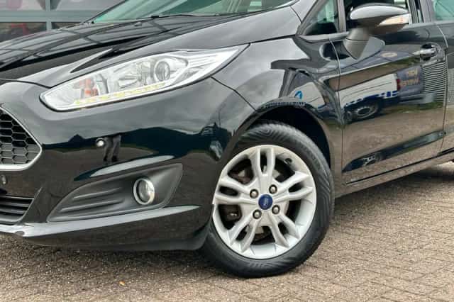 Ford Fiesta (2016) thumbnail 2