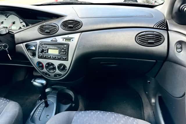 Ford Focus (2000) thumbnail 6