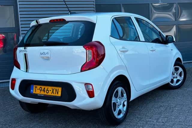 Kia Picanto (2023) thumbnail 3