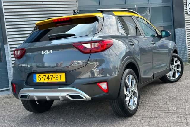 Kia Stonic (2023) thumbnail 3