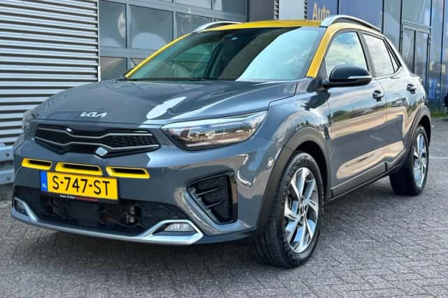 Kia Stonic (2023) thumbnail 4