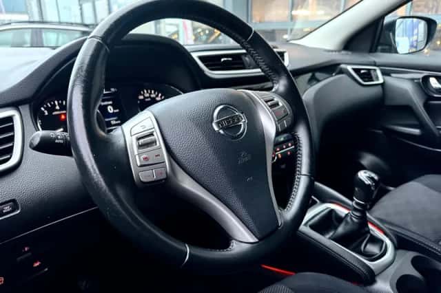 Nissan Qashqai (2015) thumbnail 3