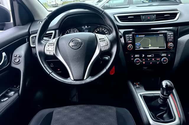 Nissan Qashqai (2015) thumbnail 4