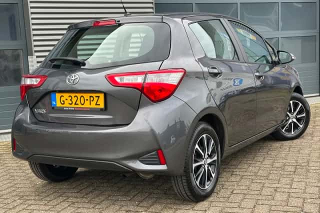 Toyota Yaris (2019) thumbnail 3
