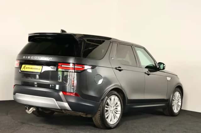 Land Rover Discovery (2017) thumbnail 2