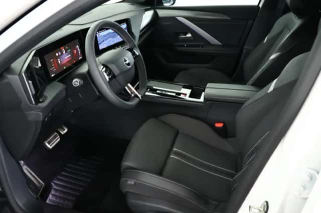 Opel Astra (2023) thumbnail 3