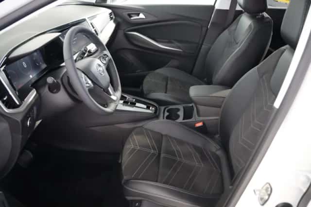 Opel Grandland (2023) thumbnail 3