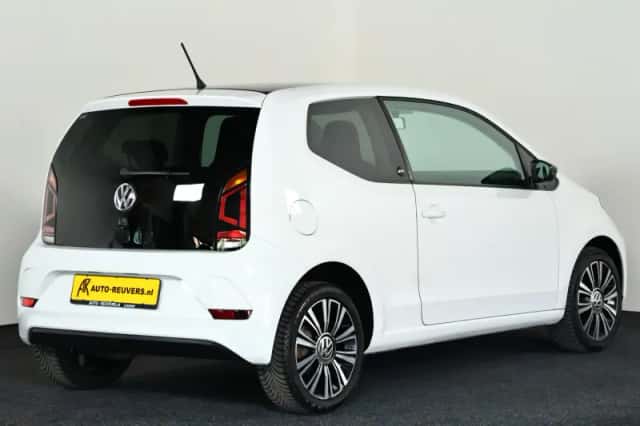 Volkswagen Up! (2016) thumbnail 2