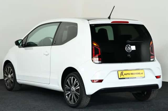 Volkswagen Up! (2016) thumbnail 5